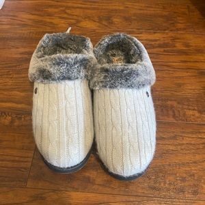 BOBS by Sketchers size 8 slipper great condition
